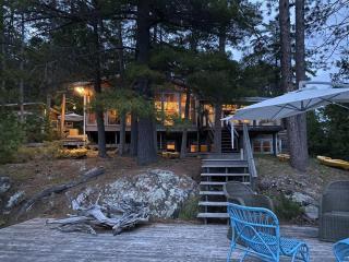 Waterfront Paradise on Private Point - Notre-Dame-de-la-Salette - 0