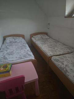 Mojca - - 5