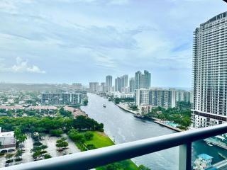 Cozy 1BR Retreat wPool BeachService & Full Kitchen - Hallandale Beach - 4