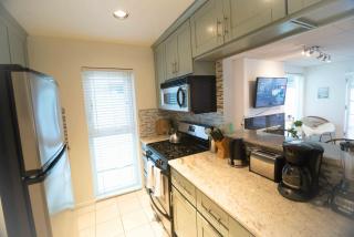 King Oasis - steps to beach with garden patio! - Los Angeles - 8