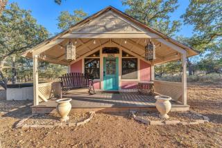 Shiraz: Tranquil Retreat w/Hot-Tub, 10 Mins to Downtown! - Fredericksburg - 8
