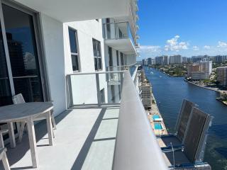 Best Apartment next to Hollywood Beach 2B 2B - 2