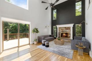 Upper Saddle River Resort w Pool, Hot Tub & Lake - - 0