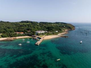 The White House Hotel - Herm - 2