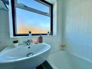 Jevingtons House Peaceful 3 bed home Ideal for Groups Contractors Weekend get aways Free parking garden and WiFi - 8
