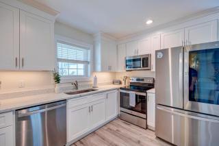2001 King Pet Friendly, 2nd Floor Serenity - Surf City - 2