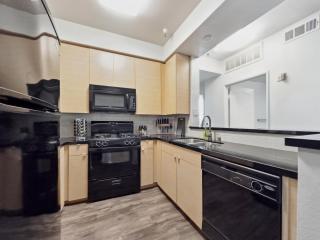 2BR Retreat with Pool, FREE Parking, Gym - Los Angeles - 7