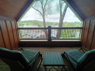 Blue Ridge Cottage - Downtown Blue Ridge Cottage Rental - Game Room, Pet-Friendly, Walk to Dining and Shopping - Blue Ridge - 5
