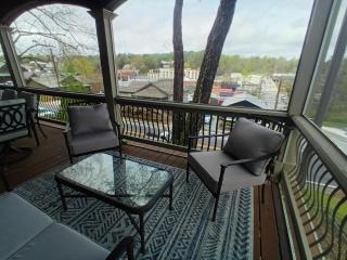 Blue Ridge Cottage - Downtown Blue Ridge Cottage Rental - Game Room, Pet-Friendly, Walk to Dining and Shopping - Blue Ridge - 3