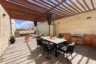 Luxury Penthouse with Rooftop and Private Sky-pool - 4