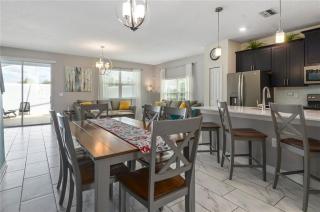 Newer 5 bedrooms home in Champions gate - 2