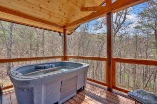 Modern and Cozy 5BR Family Cabin with Private Pool, Hot Tub, Pool Table, Fire Pit & Cozy Mountain Vibes - Sevierville - 1