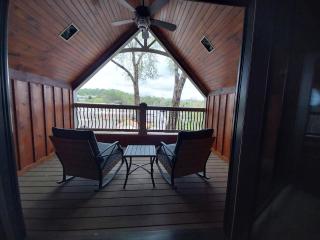 Blue Ridge Cottage - Downtown Blue Ridge Cottage Rental - Game Room, Pet-Friendly, Walk to Dining and Shopping - Blue Ridge - 1