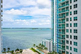 Stylish 2BR With Skyline Views, Free Parking, Sleeps 8 - Miami - 2