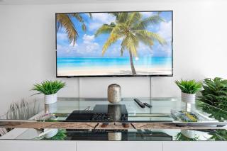 Stylish 2BR With Skyline Views, Free Parking, Sleeps 8 - Miami - 8