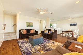 BeachFRONT Retreat Sunrises Surf Swimming - Surfside Beach - 4