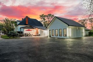 Honeybear Hideaways - Beautiful Luxury 8BR Retreat in with Indoor Pool, Theater, Game and Hot Tub - Sevierville - 7