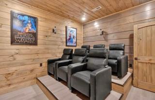 Honeybear Hideaways - Unique & Serene Cabin with Indoor Pool, Hot Tub and Mountain Views - Pigeon Forge - 2