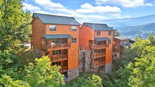 Honeybear Hideaways - Unique & Serene Cabin with Indoor Pool, Hot Tub and Mountain Views - Pigeon Forge - 2