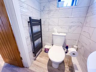 The A 1 Bedroom Apartment by AltoLuxoExperience Short Lets & Serviced Accommodation with Parking & Wifi - Bristol - 6