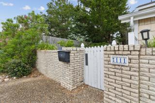 111 Oasis North end close to beach access - 9