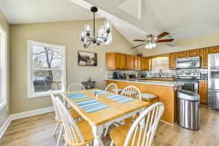 Water-View Deck Home on Dale Hollow Lake - Albany - 8