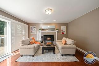 Chic Lake Geneva Retreat Spring & Summer Getaway Near Lake & Golf - 8