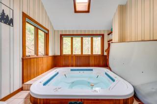 Haverhill Mtn Retreat Hike, Ski, Relax in Hot Tub - Woodsville - 1