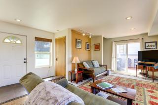 Hot Tub and Decks Central Hood River Townhome! - Hood River - 7