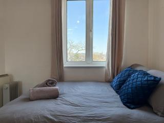 Fiona Place near Winchester - 3 Double Beds, 2 Single Beds, 2 Sofa Beds - FREE parking available upon request - Winchester - 6