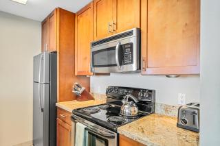 Stunning ocean view 2 bedroom Steps from beach - Kihei - 3