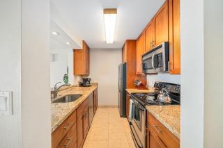 Stunning ocean view 2 bedroom Steps from beach - Kihei - 4
