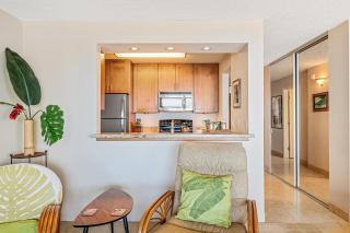 Stunning ocean view 2 bedroom Steps from beach - Kihei - 7