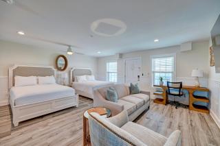 Adjacent 3rd Floor Trio, 3001 King, 3002 Queen, & 3003 Queen - Surf City - 1