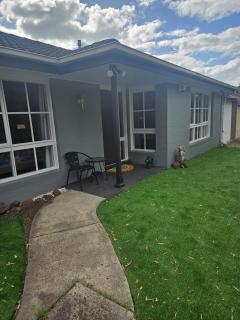 Bright, central and private home in Frankston - Frankston - 1