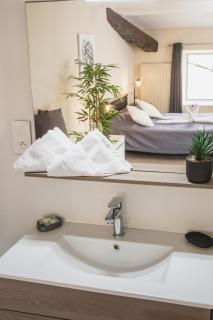 Auberge Les Voûtes - Chambres d'Hôtes à Lanas en Sud Ardèche - Restaurant - Demi-Pension, Terrasse ombragée, Parking, Rivière 100m - Lanas - 3