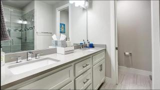 Skyline view of Downtown Dallas 3 story home! - 6