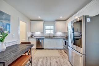 304 Queen Suite, 3rd Floor Nest - Surf City - 4