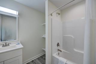 305 Queen Suite, 3rd Floor Nest - Surf City - 4