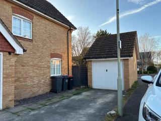 Pet Friendly - Parking - 3 Bedrooms - 6 Guests - - 0