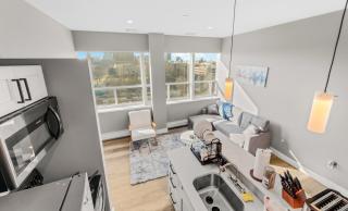 Modern 1 Bedroom Apartment with 2 TVs Fast WiFi and Free Parking - Cleveland - 2