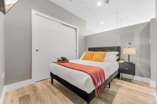 Modern 1 Bedroom Apartment with 2 TVs Fast WiFi and Free Parking - Cleveland - 1
