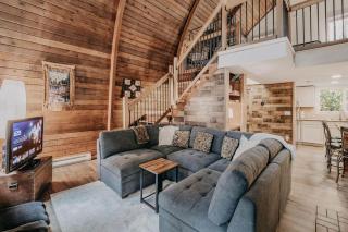 78MBR - Wood Stove - WIFI- Pets Ok - BBQ - Sleeps 6 - 7