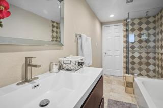 The Perfect Vacation Spot Near Six Flags Magic Mountain - Santa Clarita - 3