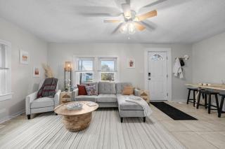 1940's charm in downtown Mount Pleasant - - 8