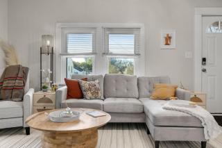 1940's charm in downtown Mount Pleasant - - 3