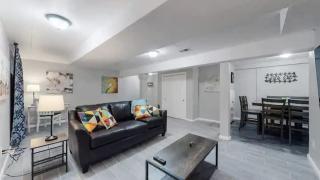 Spacious Aurora Updated Lower Unit with King Beds - Aurora - 7