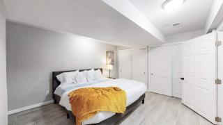 Spacious Aurora Updated Lower Unit with King Beds - Aurora - 4
