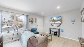 Awesome Two Bedroom Family Upper Unit in Denver - 9