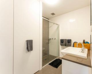 Elegant Apartment, Heart of Newtown with Secure Parking - Sydney - 6